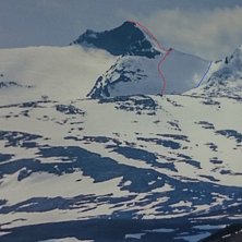 Den v&auml;nstra r&ouml;da linjen &auml;r via Pyramiden och de. Foto: Mattias Skantz.
