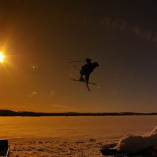 P&aring;v&auml;g in i en 540 tailgrab med sk&ouml;nt ljus.. Foto: Emanuel Edman. &Aring;kare: Andr&eacute; Stighall.