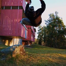 pelle hoppar sten  (bio 5). Foto: Robin Swed (jag). &Aring;kare: pelle renstr&ouml;m.