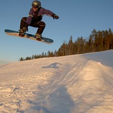Lillebror flyger. Foto: Daniel Almkvist. &Aring;kare: David Almkvist.