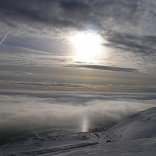 Morgonsolen lyser &ouml;ver molnen. Foto: Bj&ouml;rn Lindqvist.