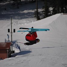 en sk&ouml;n dag i kl&auml;ppen . Foto: Christoffer Wasteg&aring;rd. &Aring;kare: oskar str&ouml;mberg.