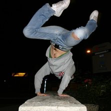 Lite mera h&ouml;st-parkour fr&aring;n Visby. Flickv&auml;nnen . Foto: Hanhna Dahlstr&ouml;m. &Aring;kare: Gustav Ekroth.