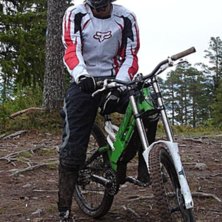 Jag och min gr&ouml;na RaceBike. . Foto: Emma Nilsson. &Aring;kare: Elisabeth Engstr&ouml;m.