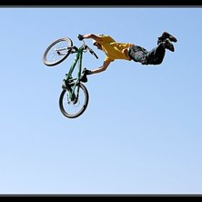 Superman i slopstylen under mayhemveckan i &Aring;re 20. Foto: Kjell Holtenkrans. &Aring;kare: Mayhem 2007.