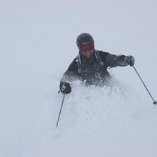 Sture f&ouml;rs&ouml;ker h&aring;lla sig flytande p&aring; Gemsstock. Foto: Peter Karlsson. &Aring;kare: Sture &Aring;gren.