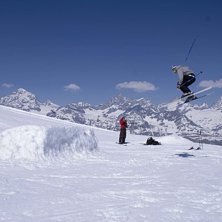 Lite kul i parken i brist p&aring; bra sn&ouml; f&aring;r man f�. Foto: Christian Herlin. &Aring;kare: Robin Ljungqwist.