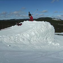 Shapar kicken inf&ouml;r sesongens sista uppvisning. Foto: Rickard B&auml;cklund. &Aring;kare: Jonathan Helin.