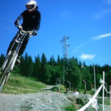 en kille som fastnade p&aring; bild fast jag tryckte av. Foto: tommy.silfverblad. &Aring;kare: ok&auml;nd.