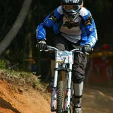 Tuff Kille p&aring; tuff cykel -downhillt&auml;vling GBG ht. Foto: Roland Schling. &Aring;kare: ??.