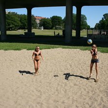 Foto: Ray. &Aring;kare: Elin &amp;amp; Silvia.