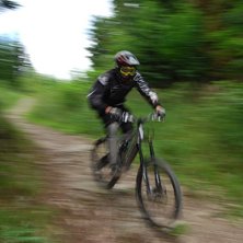 Westman i fartig bild i p&aring; sk&ouml;na trails i Oslo . Foto: Eric Westling. &Aring;kare: Fredrik Westman.