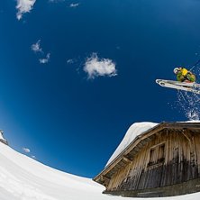 Drop fr&aring;n tak en solig v&aring;rdag i Engelberg. Foto: Martin P&aring;lsson. &Aring;kare: Johan Persson.