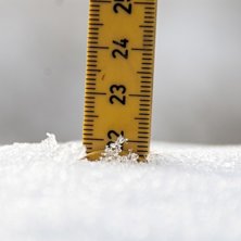 Sn&oslash;dybden er n&aring; p&aring; v&aring;te og tunge 22 cm❄️??.