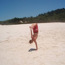 trixa lite p&aring; White Heaven beach, Australien. Hmm. Foto: Victor Lunderberg. &Aring;kare: Jakob Lev&eacute;n.