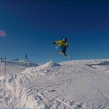 Lite h&ouml;jd ner mot tv&auml;r&aring;valvet.