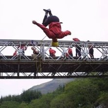 Nice bridge swinging shot.... Foto: Jonny Laidlaw. &Aring;kare: ??.