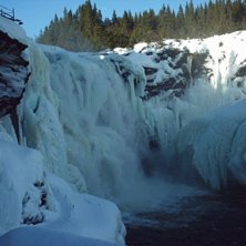 Bild p&aring; T&auml;nnforsen p&aring; vintern. V&auml;ldigt vackert. Foto: Sanna Olsson.