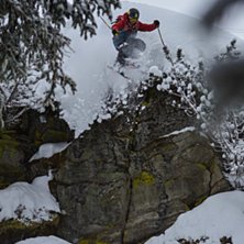 Matthias droppar i skogen i Stuben. Foto: Christoffer Aabol. &Aring;kare: Matthias Karth&auml;user.