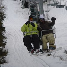 Din mamma &aring;ker lift. . Foto: Sara eriksson. &Aring;kare: Andreas nilsson och Emma M&aring;rtensson.