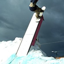 Jonte k&ouml;r p&aring; den upp&aring;t lutande boxen p&aring; &amp;q. Foto: Anna Smideman (tacky.se). &Aring;kare: Jonathan lindhe.