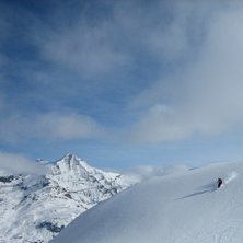 Fin och solig &aring;kning med en laddande kotten nedf�. Foto: William Flodstr&ouml;m. &Aring;kare: Johan.