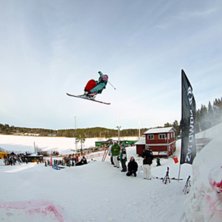 Bakl&auml;nges tv&aring; varv. Foto: Alexander Runhellen. &Aring;kare: Elias Henderson.
