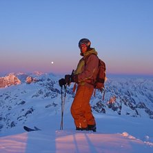 Titelis toppen i solnedgang og fullm&aring;ne. Foto: Jonas Backis. &Aring;kare: Sveinung Svendsen.