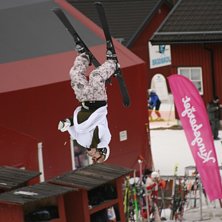 Jag som g&ouml;r en bf med pommes :D . Foto: Henrik Gustavsson. &Aring;kare: Gustav Kjellstrand.