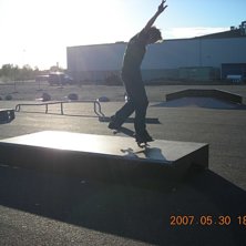 Robin drar en nosemanual &ouml;ver boxen. Foto: P&auml;r. &Aring;kare: Robin.