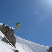 Ta fart dra ihop kroppen fram med h&auml;nder o flyyyy. Foto: Lina Barryd. &Aring;kare: Lintan Hougland.