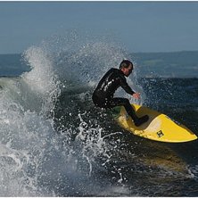 Var och pl&aring;tade v&aring;gsurfing med ett g&auml;ng svenska. Foto: Jesper Molin (www.jesperphoto.com).