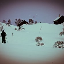 Andreas n&auml;rmar sig bl&aring;fjellendens fj&auml;llhytta....