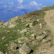 1500 fallh&ouml;jdsmeter ner till byn och det g&aring;r for. Foto: www.martinsoderqvist.com. &Aring;kare: Daniel Skarin.