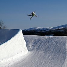 Ohw damn it vilket nice v&auml;der, Carl posar som van. Foto: Lee Myhr. &Aring;kare: Carl Regn&eacute;r.