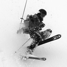 D&aring;ligt ljus den dagen, men blev ok i svartvitt. Foto: Tobias Borg. &Aring;kare: Markus Zetterberg.