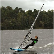 h&auml;r surfar jag i full planing p&aring; aln&auml;s ;). Foto: sofia lansburgh. &Aring;kare: sofia lansburgh.