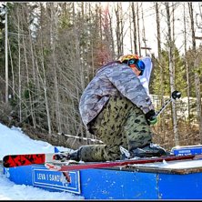 Railar, tror att benet &auml;r brutet. Foto: Johan Sj&ouml;strand. &Aring;kare: Tobias Jackson.