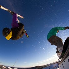 hilla, kan du 50-50 p&aring; deh&auml;r railet?

Lukas, k. Foto: Julius Aspman. &Aring;kare: Lukas alexandersson och Hilla Aspman.