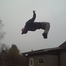 tagen med mobil :S. Foto: n&aring;n. &Aring;kare: jag.