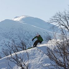 Sol och skidgl&auml;dje. Foto: Erik Wesrberg. &Aring;kare: Rickard Ivarsson.
