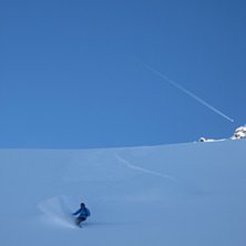 Bl&aring;tt &amp;amp; vitt. Foto: Herman Sj&ouml;lund. &Aring;kare: Christer H&auml;llare.