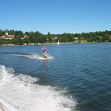 Jag p&aring; vattenskidor. Foto: Marie. &Aring;kare: Sandra.