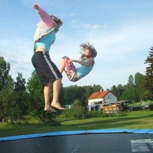 Jag &amp;amp; Helena hoppar lite ... Foto: Moa Westlund. &Aring;kare: Anna Brask &amp;amp; Helena Olsson.