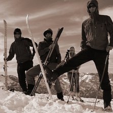 N&auml;r surfen dog ut vid Marockos atlantkust passade. Foto: Gustav K&aring;gesten. &Aring;kare: Gustav, Per, Andreas och Ida.