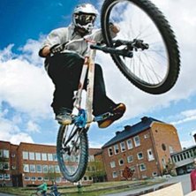 3hoppet f&ouml;r &aring;ret.. Tidningen var d&auml;r och fotade. Foto: L&auml;nstidningens fotograf Robert. &Aring;kare: Emil Moberg.