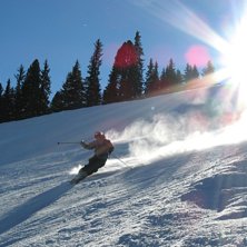 Det g&aring;r alldeles utm&auml;rkt att &aring;ka i pisten emell. Foto: Martin B&auml;ckstr&ouml;m. &Aring;kare: Daniel &Ouml;kvist.