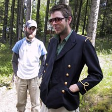 Eftre m&aring;nga dagars segling s&aring; kom vi till land. Foto: Mathias westin. &Aring;kare: Kaptenen och matrosen.