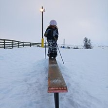 &Aring;rets f&ouml;rsta rail f&ouml;rs&ouml;k. 
Det &auml;r ganska sv�. Foto: Pappa. &Aring;kare: Ronja Sandstr&ouml;m.