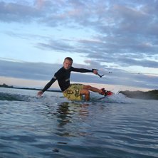 Jocke f&aring;r till en nice pose mot Patrik som ligger. Foto: Patrik Lindvall. &Aring;kare: Joakim Johansson.